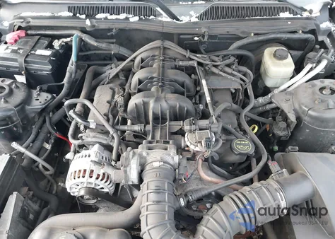 2005 Ford Mustang V6 Deluxe/V6 Premium z USA, uszkodzony, nr VIN 1ZVFT80N155258398